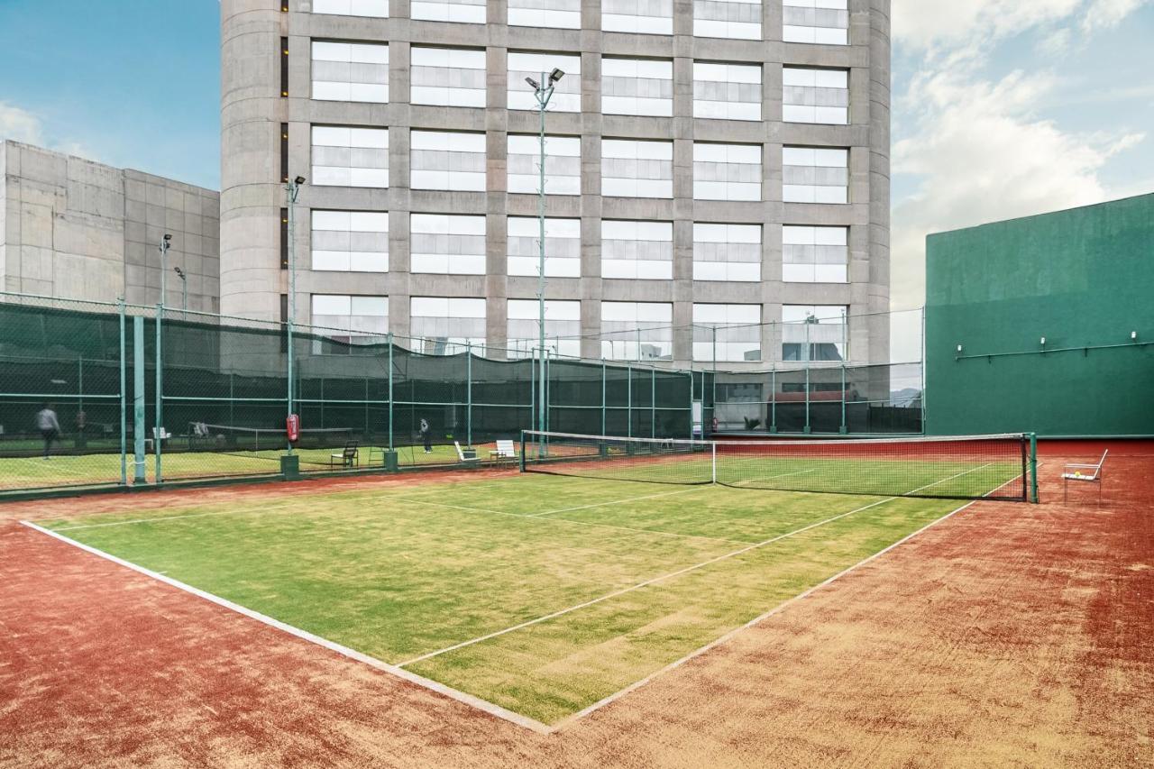 Hyatt Regency Mexico City Exterior photo Tennis courts