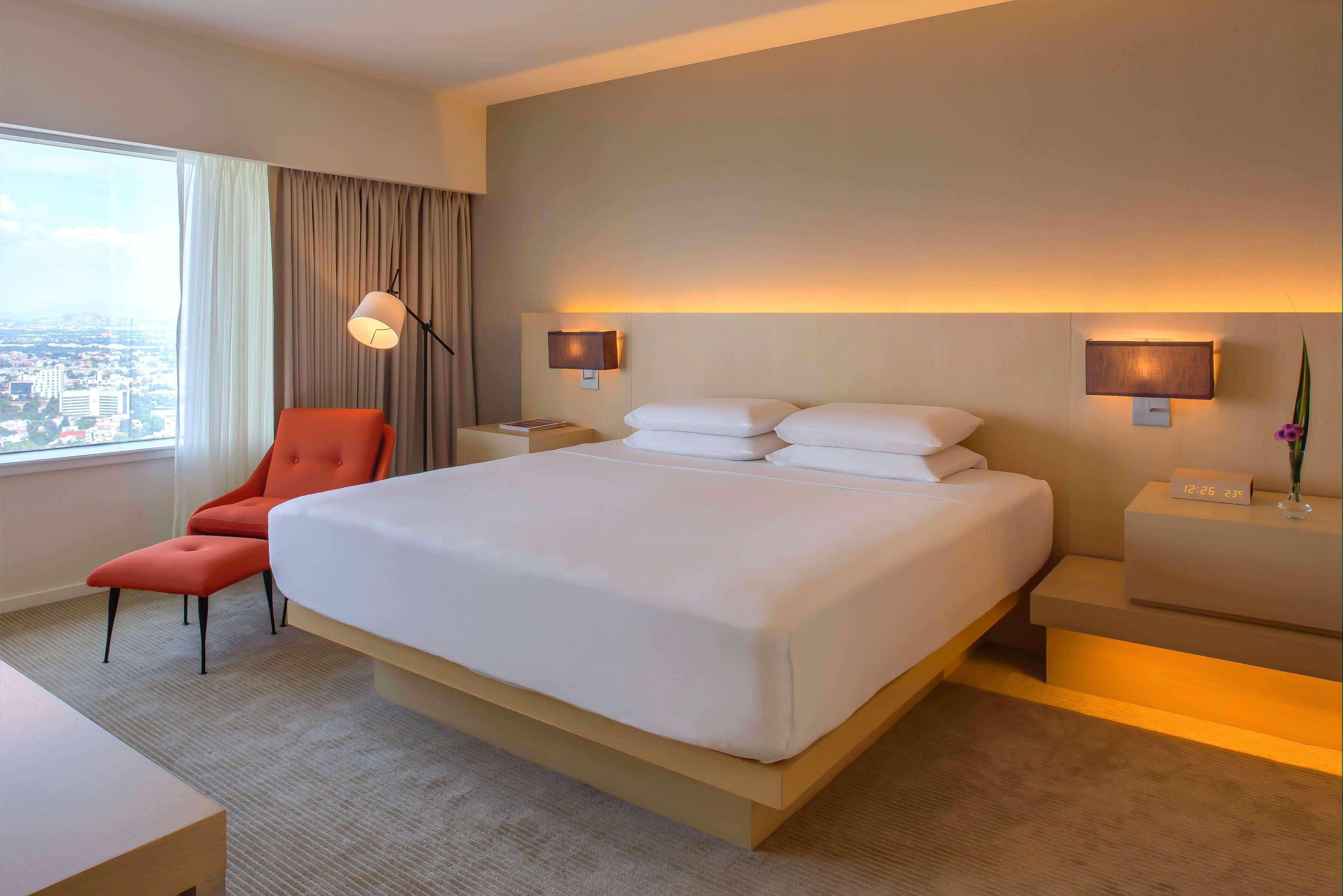 Hyatt Regency Mexico City Exterior photo A bedroom at the hotel